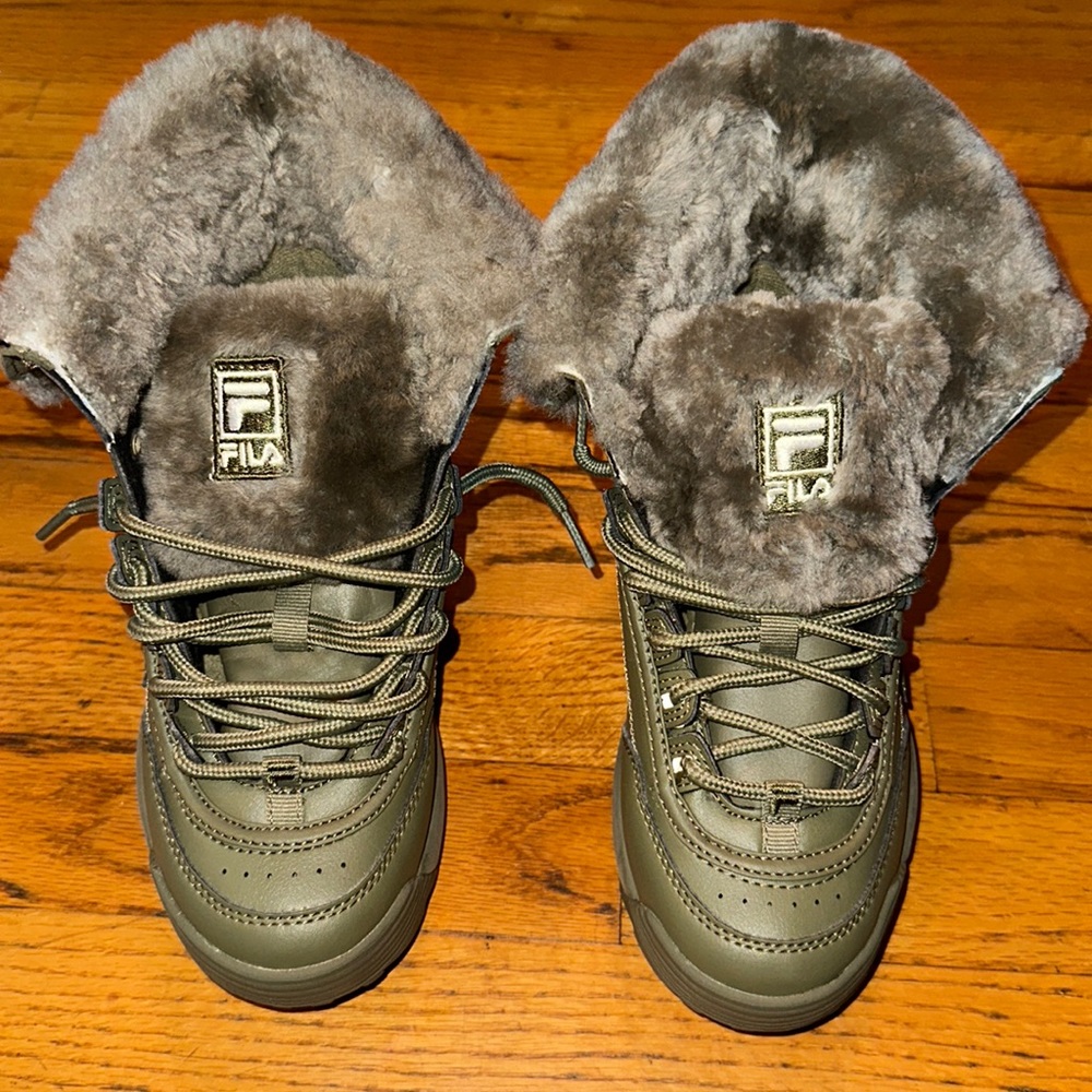 Fila sneaker boots brand new only wore once little boy size 2y